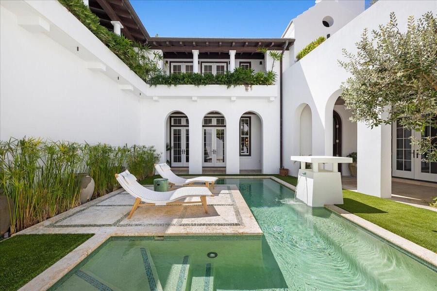 Courtyard pool at 75 Hog Penny Alley